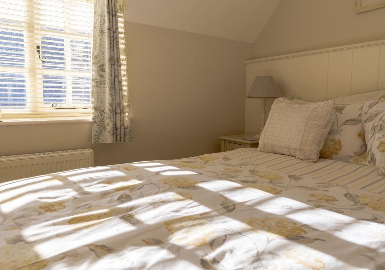 Jasmine Cottage - 2 Bedroom In Heart Of Bourton! Экстерьер фото