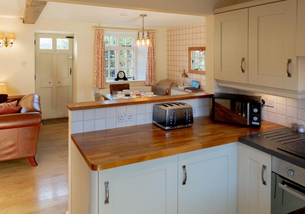 Jasmine Cottage - 2 Bedroom In Heart Of Bourton! Экстерьер фото