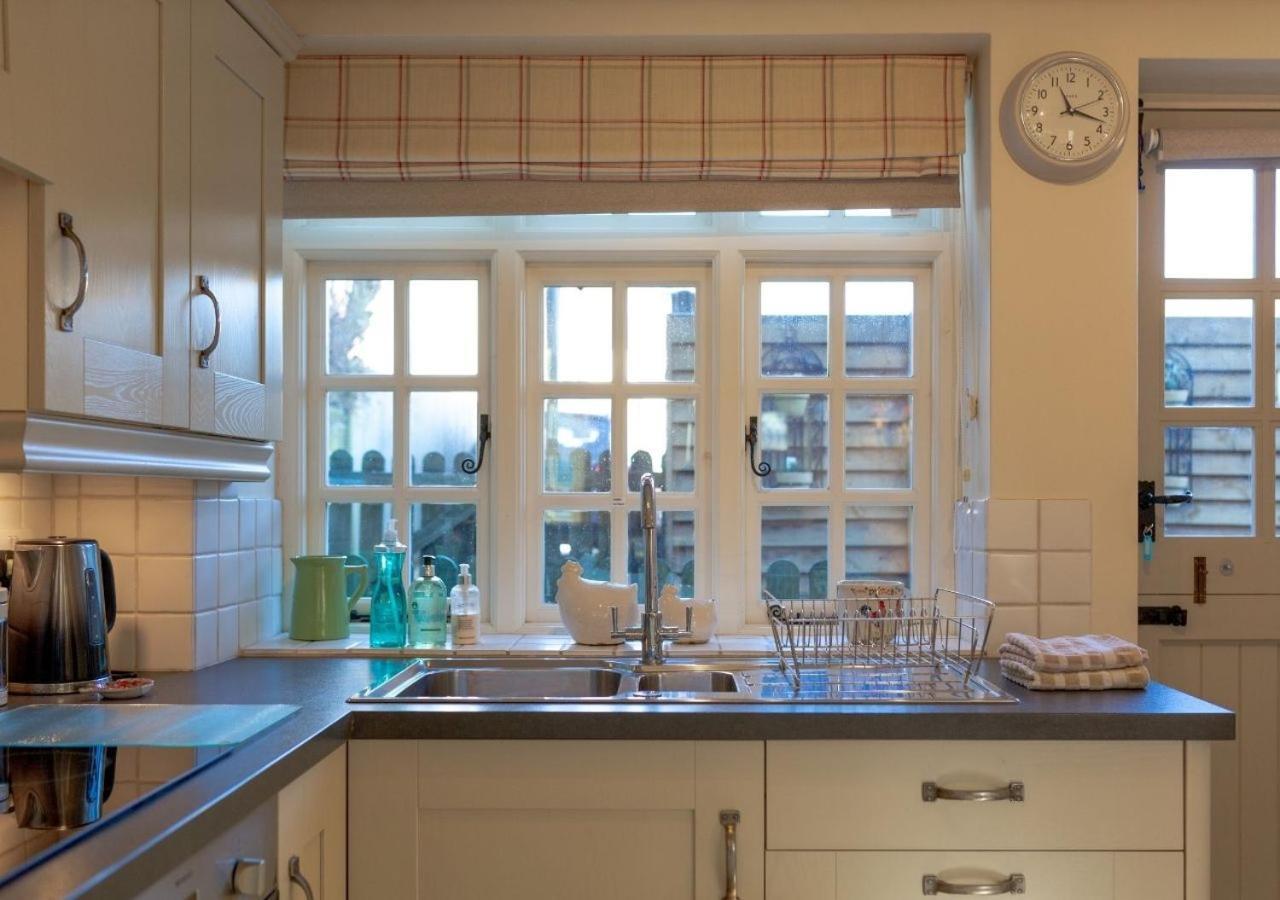 Jasmine Cottage - 2 Bedroom In Heart Of Bourton! Экстерьер фото